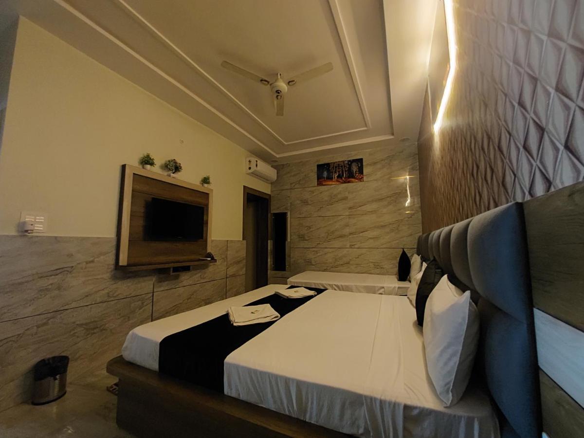 Taj Nice Point Manage By Taj Sunrise Group Агра Экстерьер фото