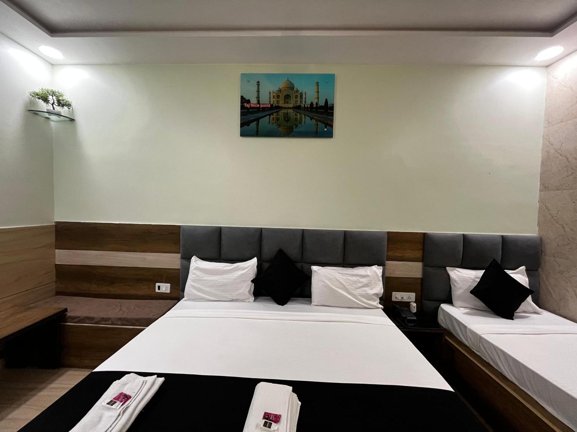 Taj Nice Point Manage By Taj Sunrise Group Агра Экстерьер фото