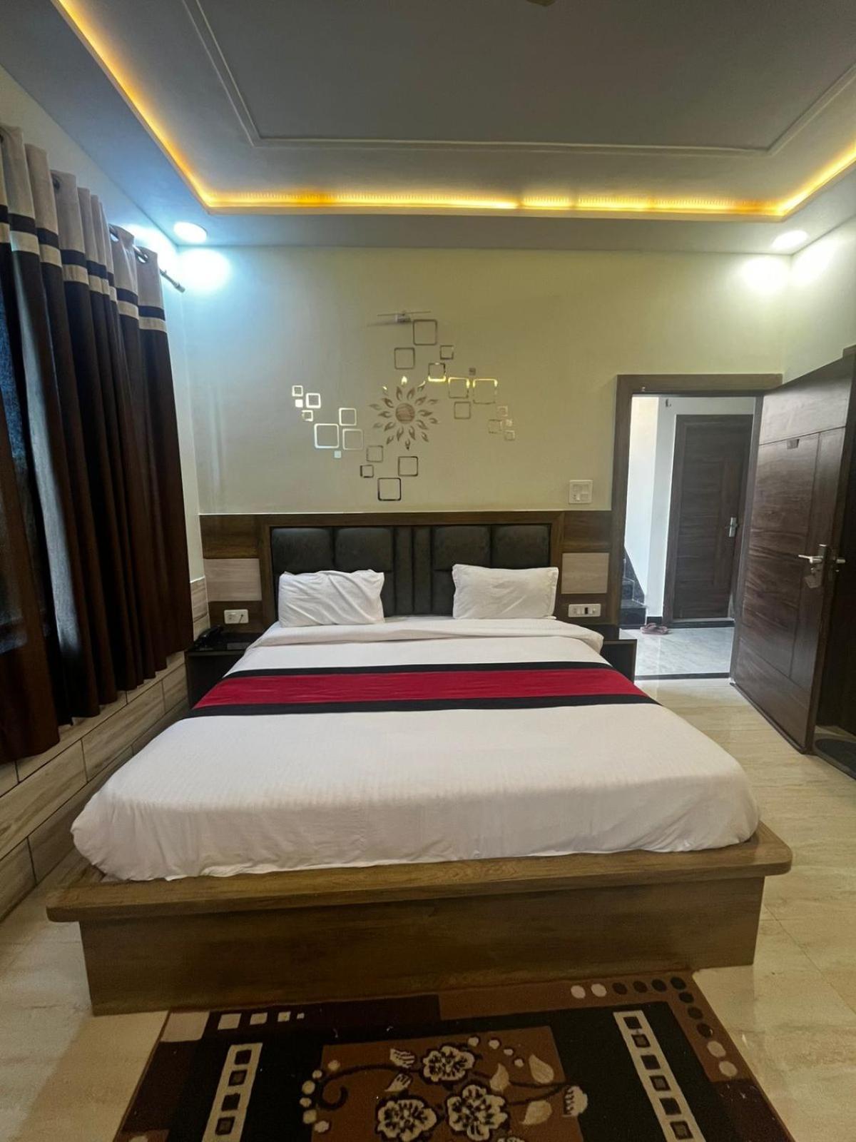 Taj Nice Point Manage By Taj Sunrise Group Агра Экстерьер фото